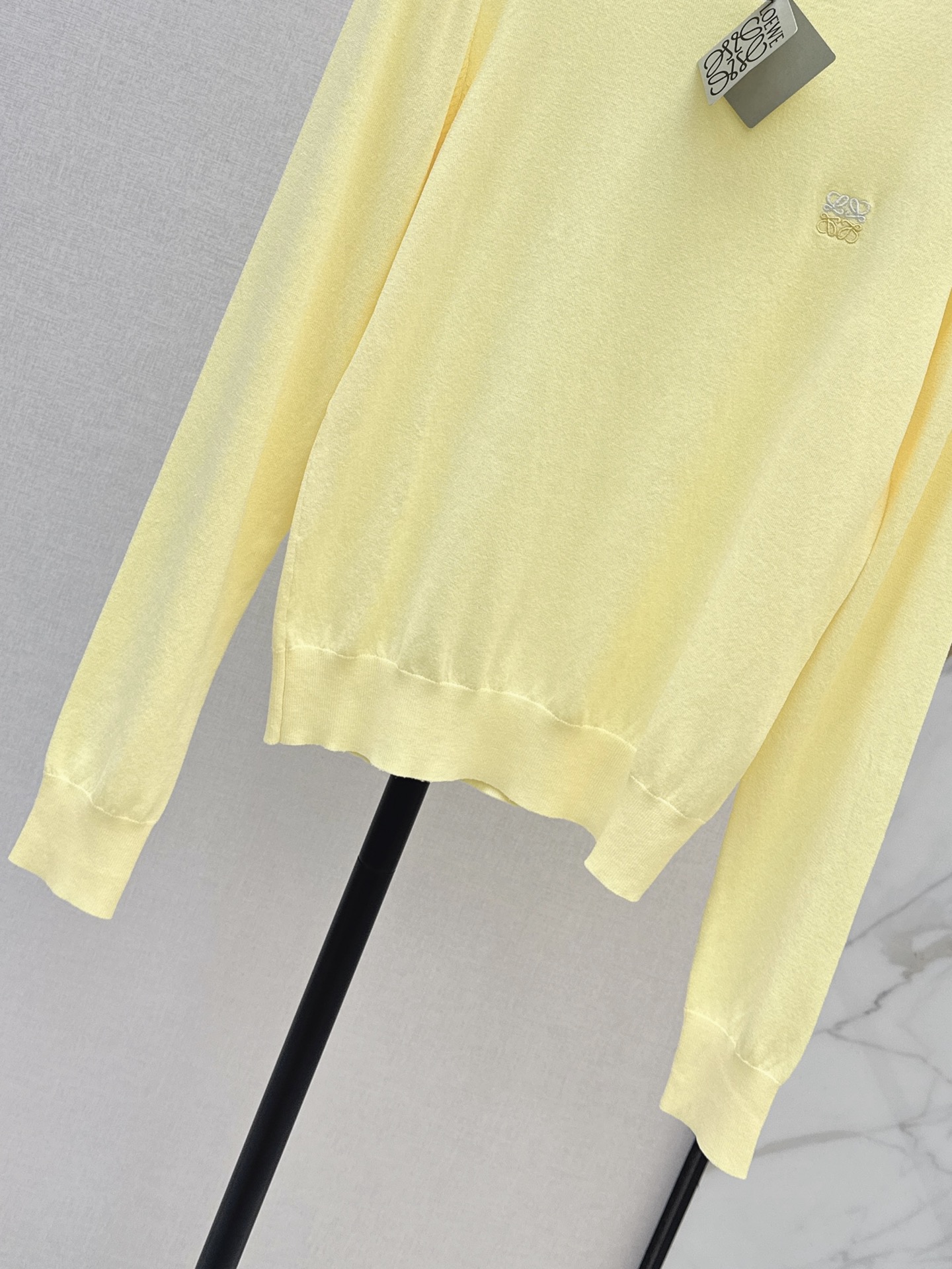 Loe 26fw off shoulder knit top