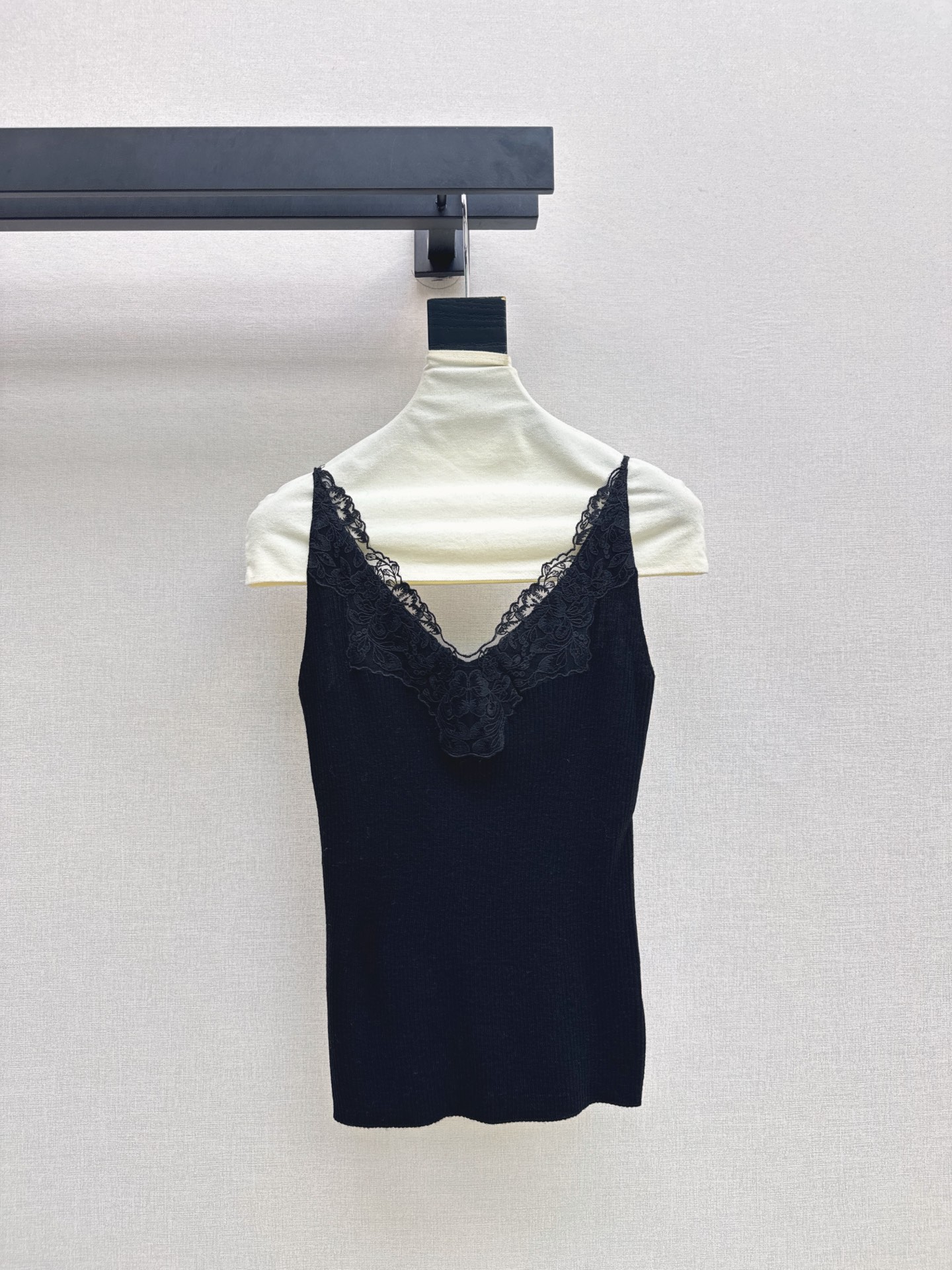 Sain 26fw lace camisole