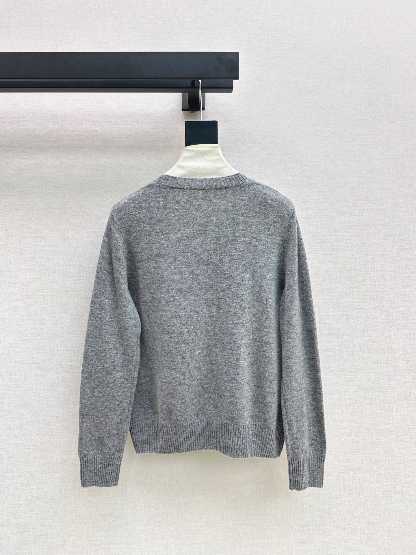 Loe 26fw embroidery sweater