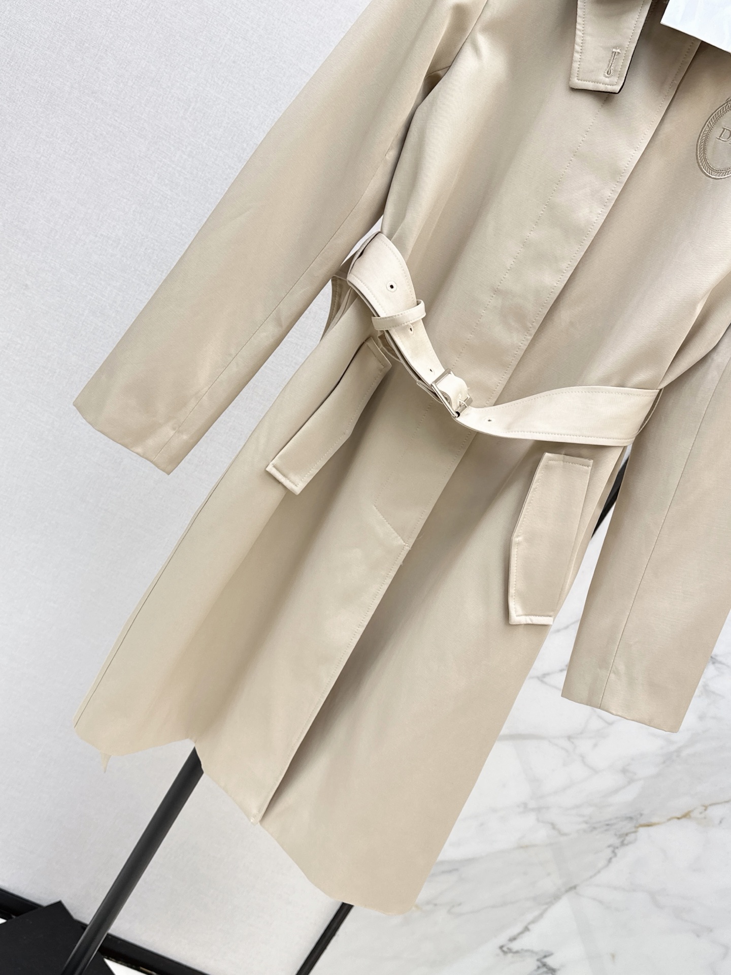 CD 26fw embroidery trench coats