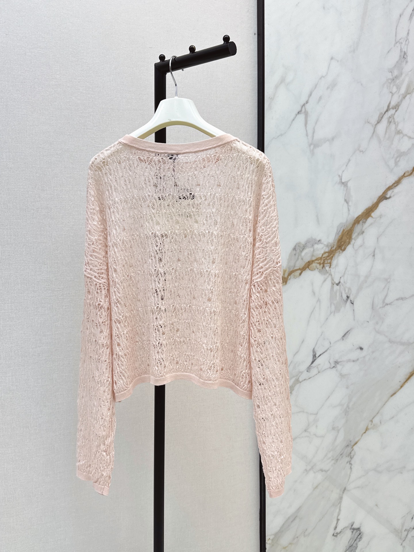 Loe 26fw hollow knit top