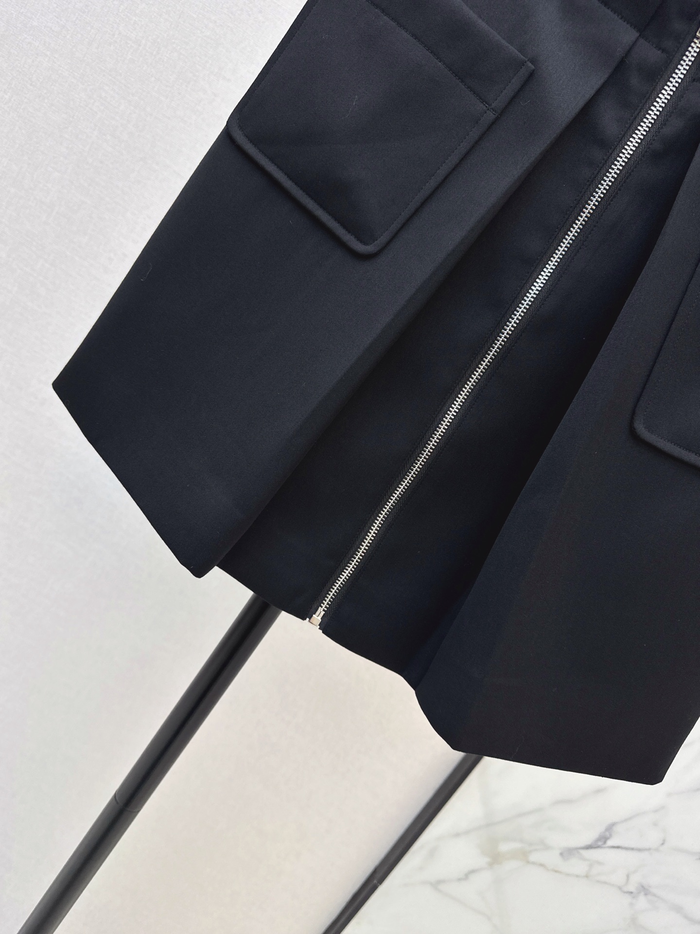 Loui 26fw zipper skirt