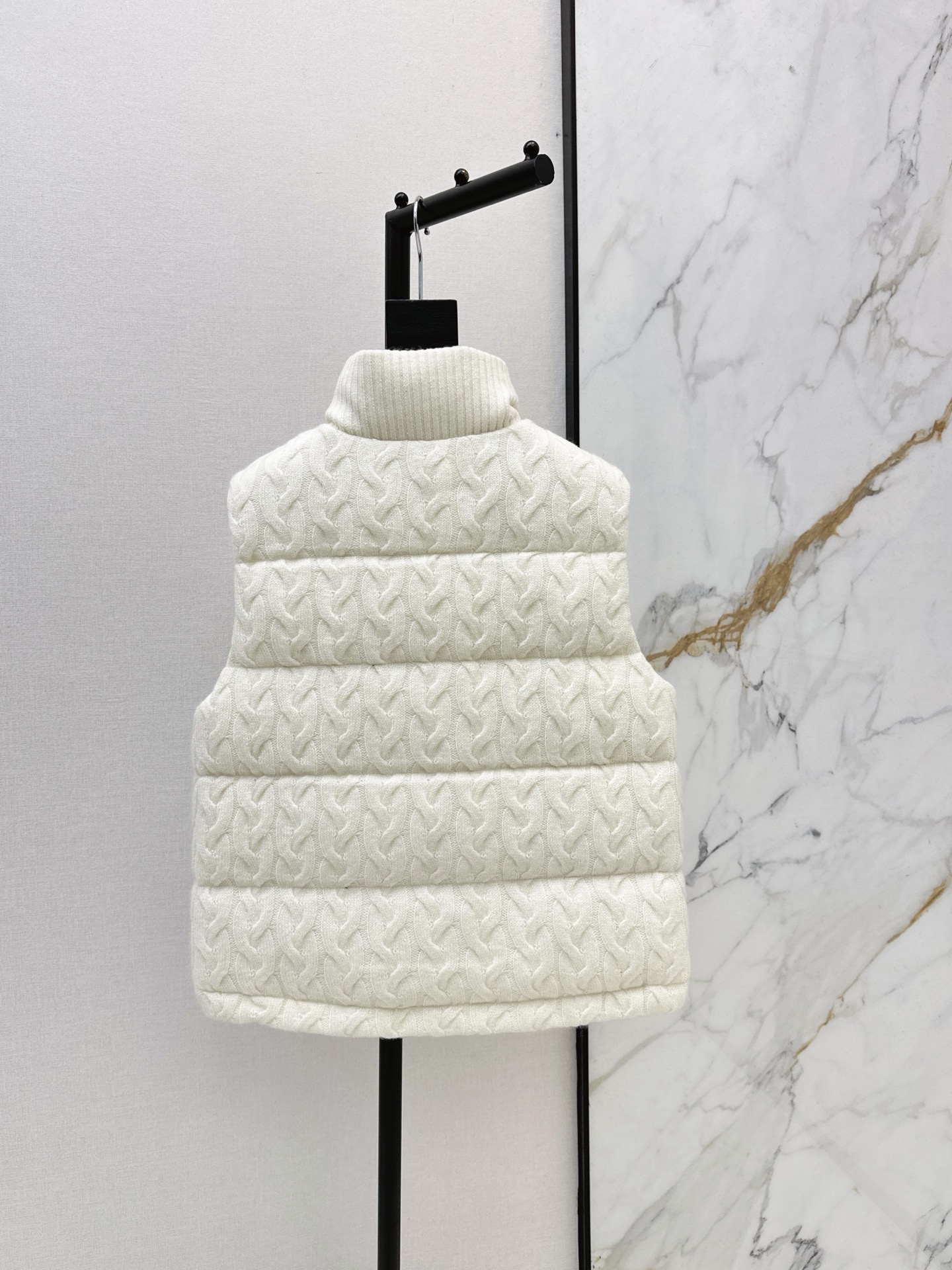 Brun 26fw knit contract down vest