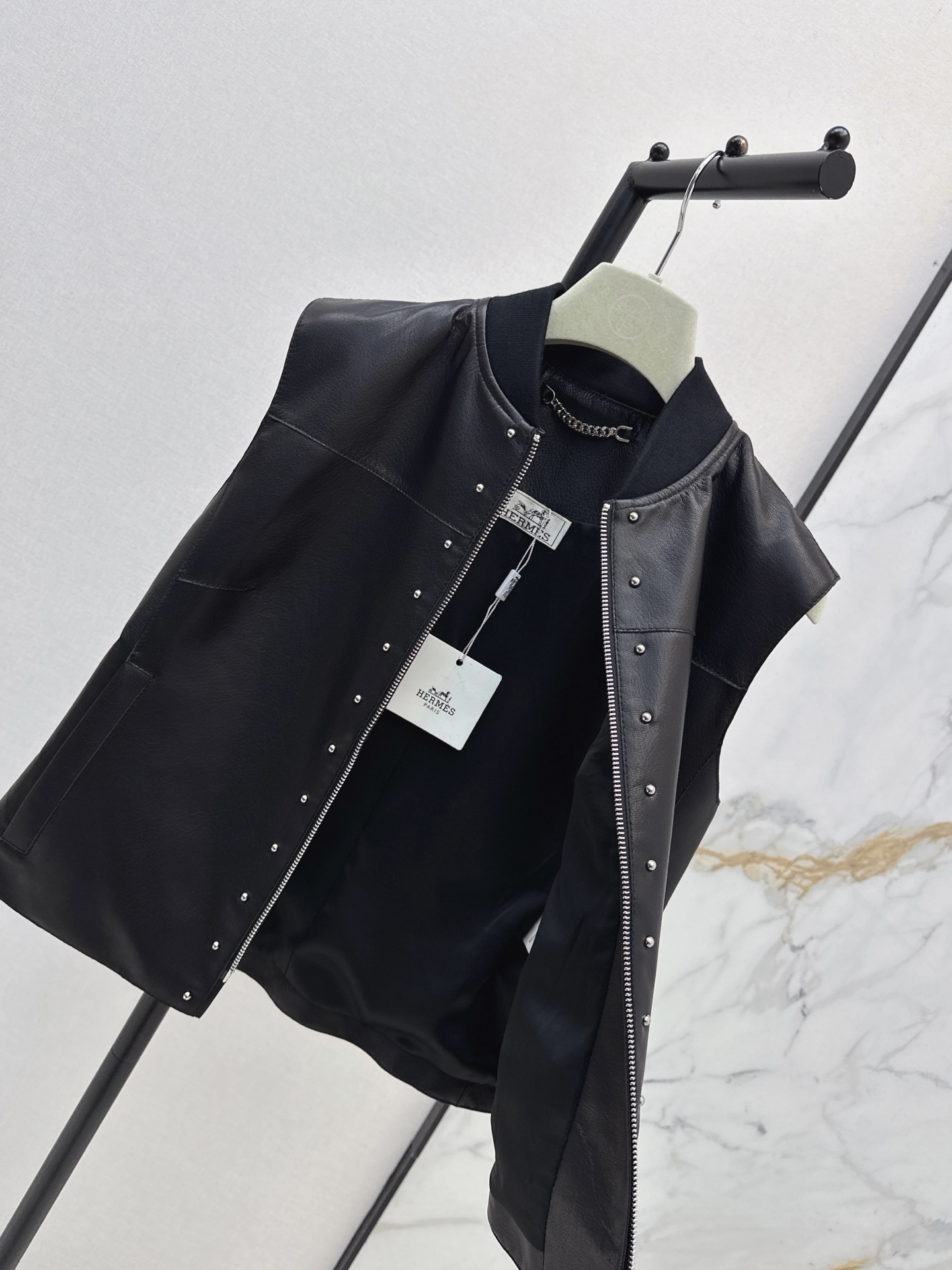Her 26fw leather vest jacket