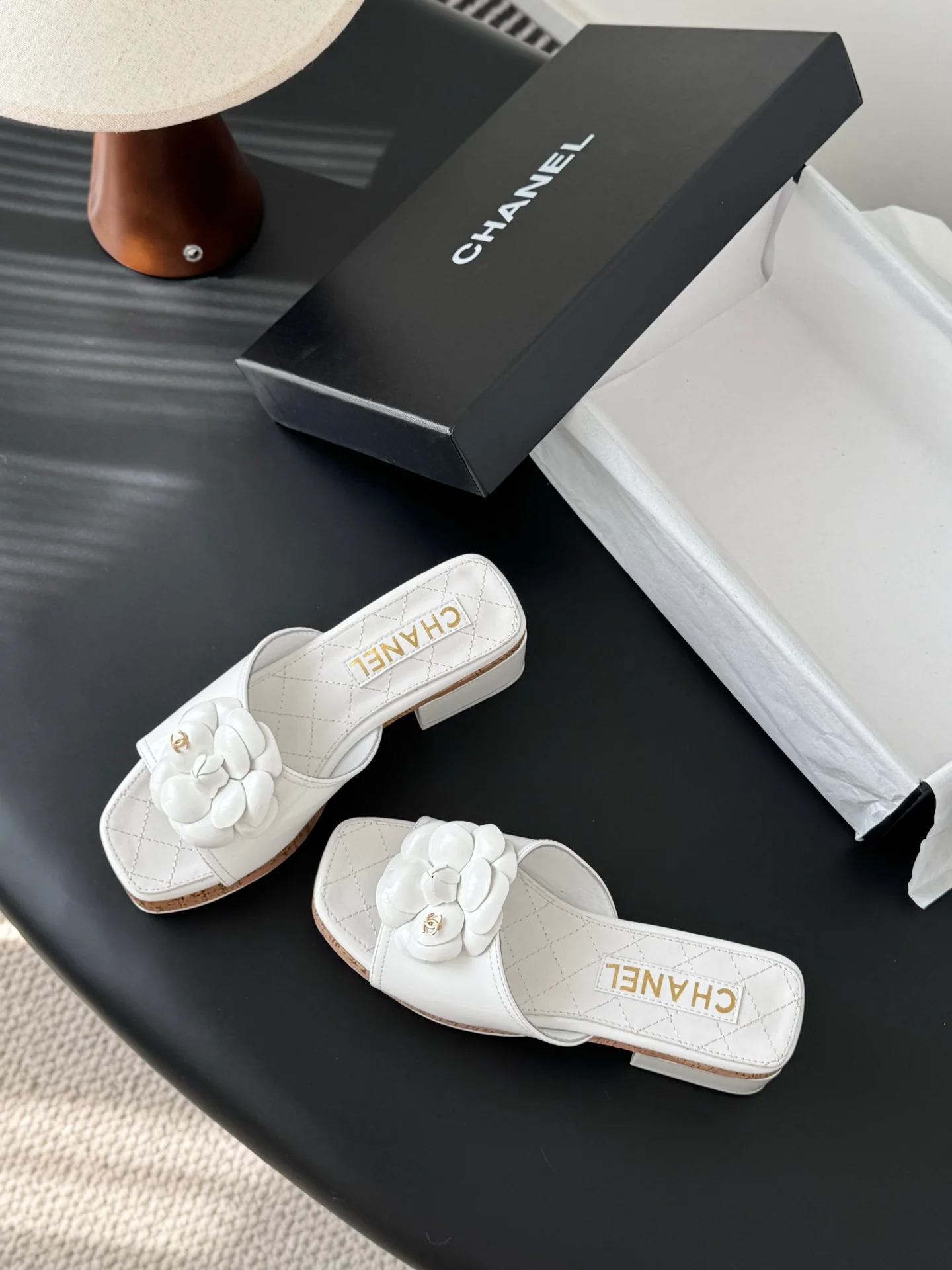 Chan 26ss camellia sides sandals
