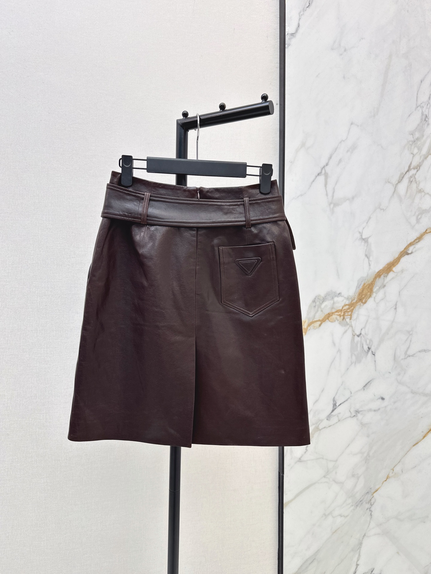 Pra 26fw leather belted skirt