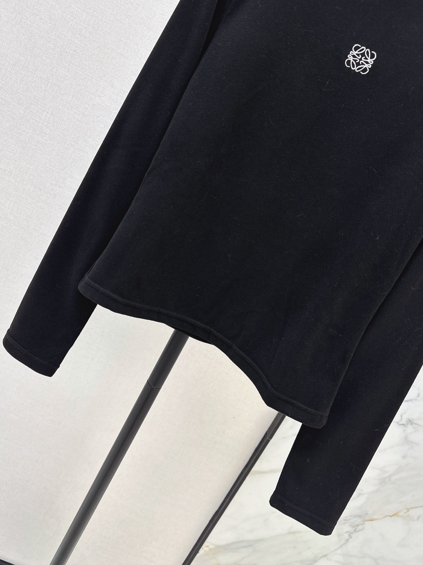 Loe 26fw high neck basic tee