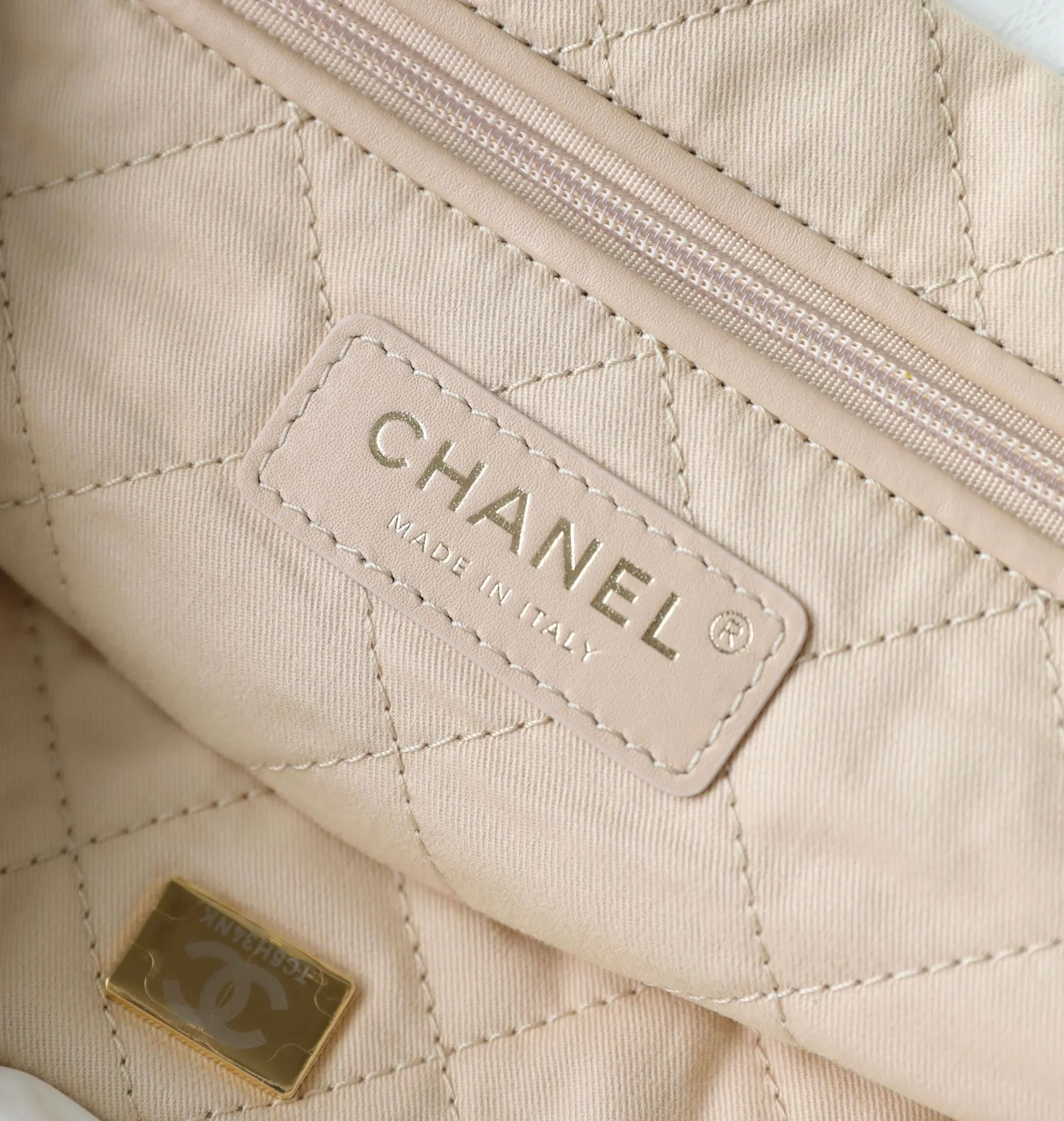 chan 22bag white
