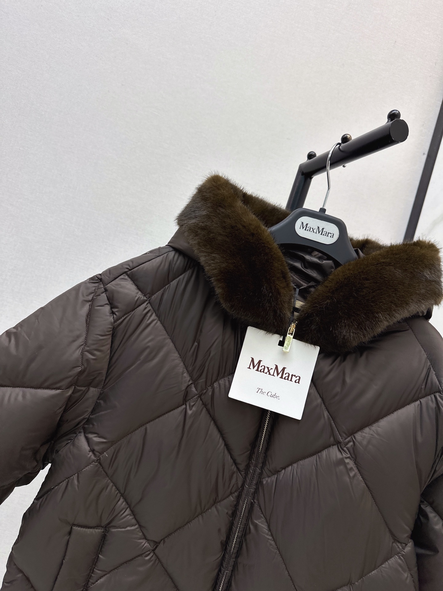 Max 26fw fur-trim down jacket