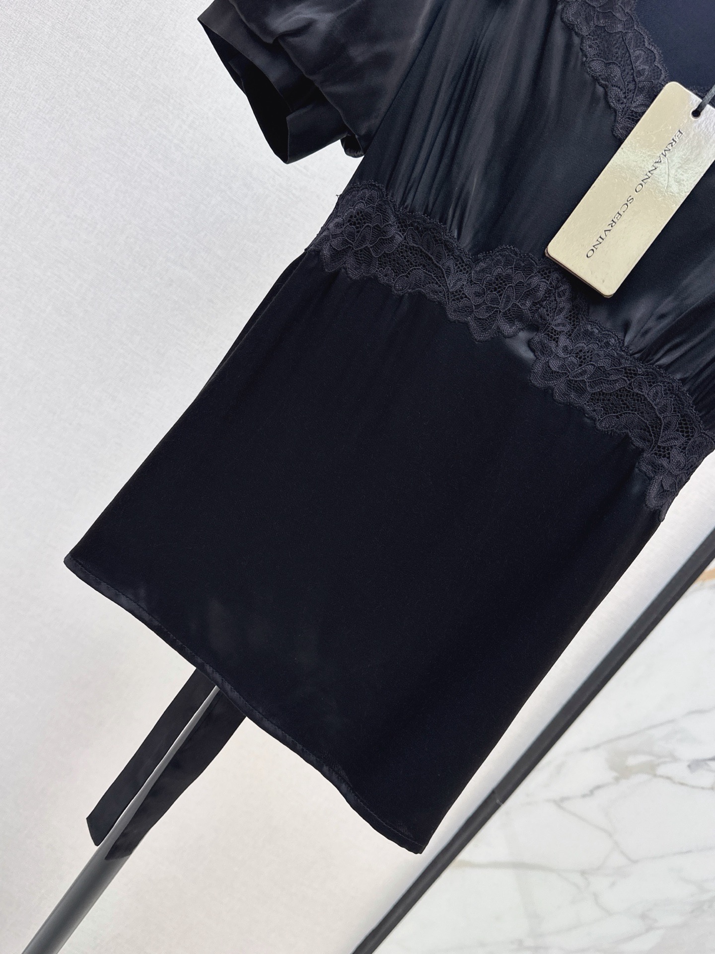 ES 26ss lace trim top