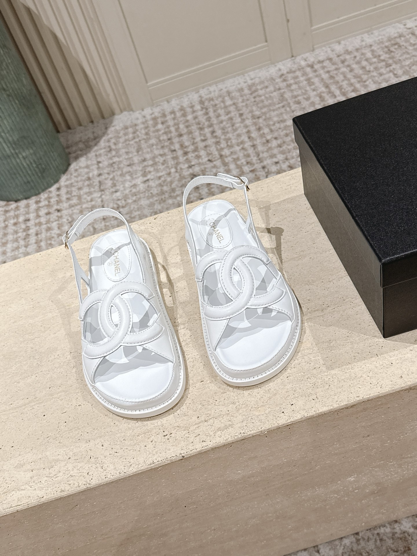 Chan 26fw sandals