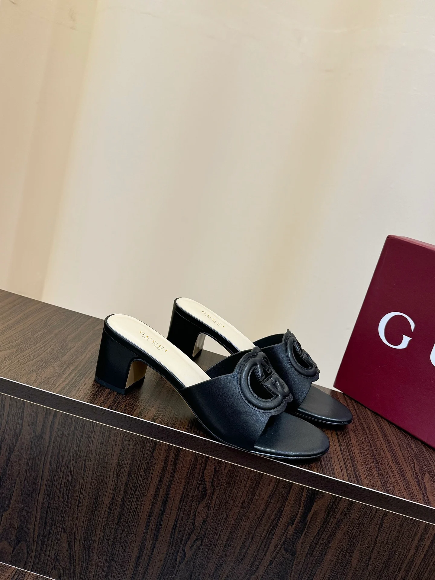 Gucc 25fw slide sandals