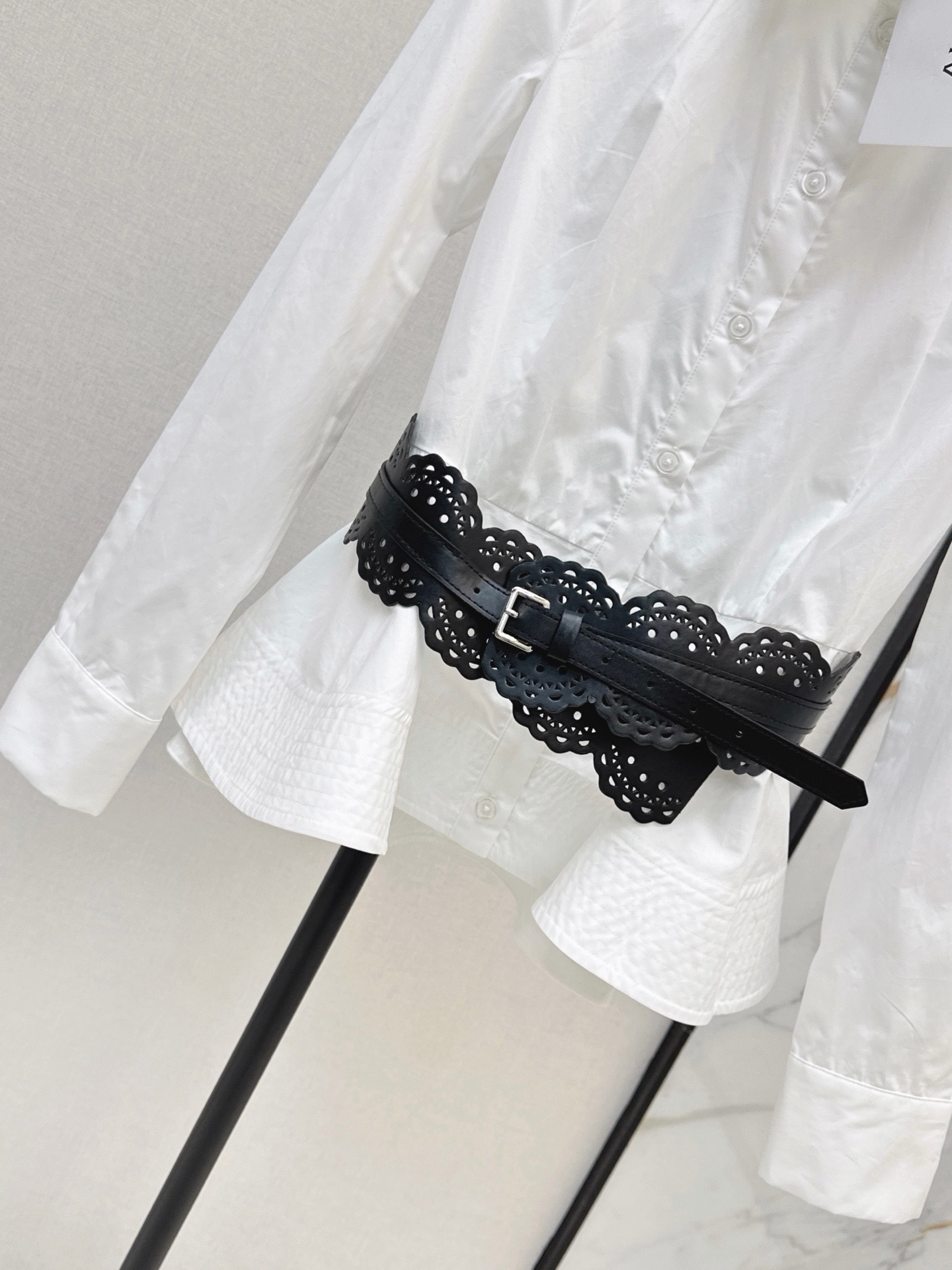 Ala 26fw belted ruffle shirt