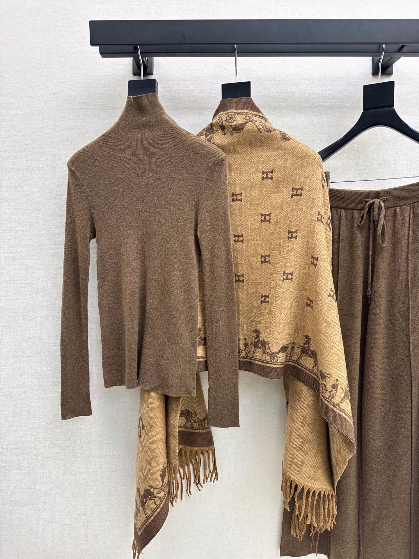 Her 26fw knit shawls basic tee pants sets