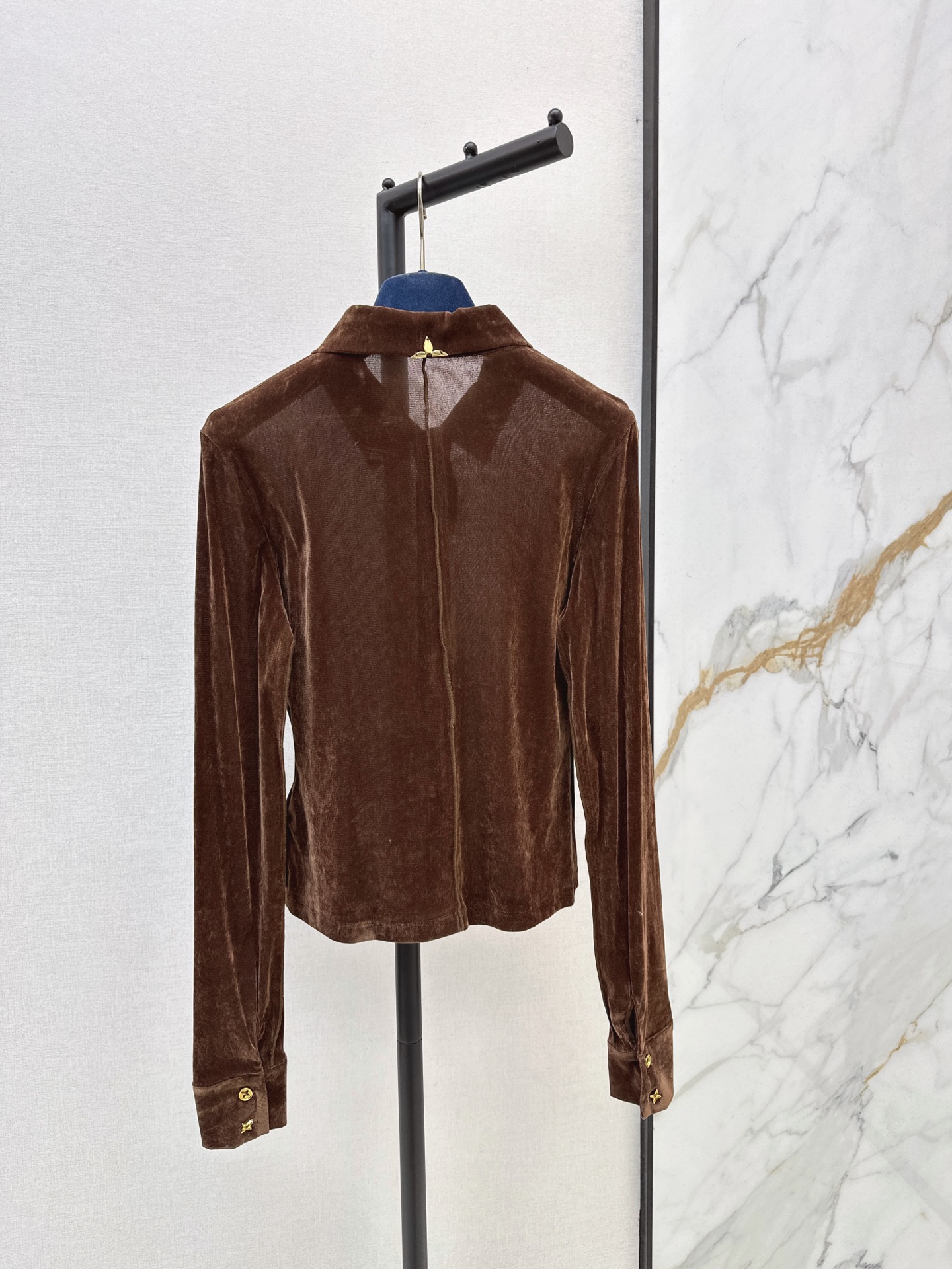 Loui 26fw velvet slim-fit top