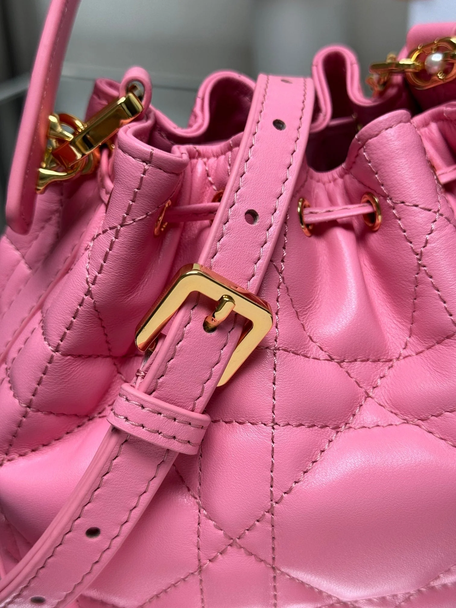 D Small Jolie Bucket Bag