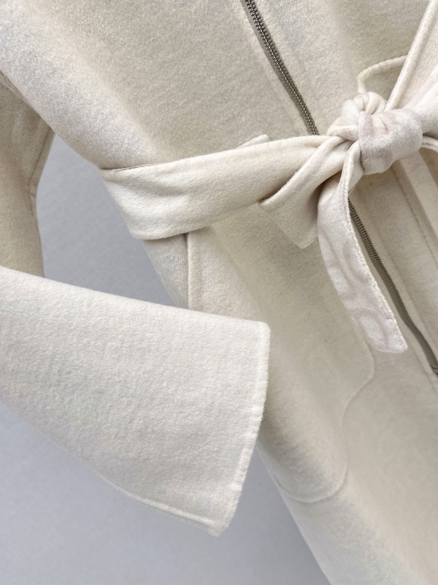 Her 26fw cashmere overcoats