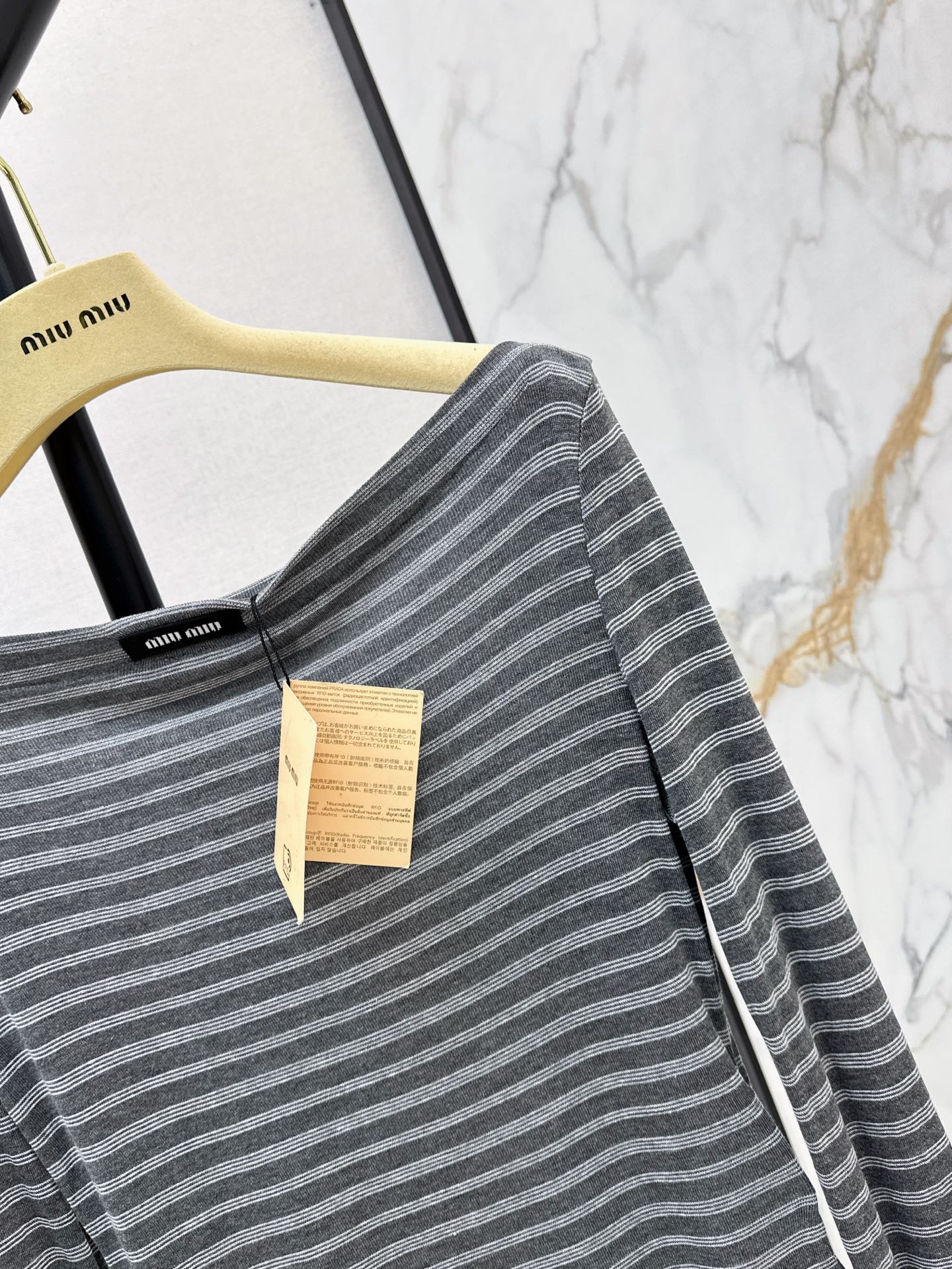 Miu 26fw off shoulder top