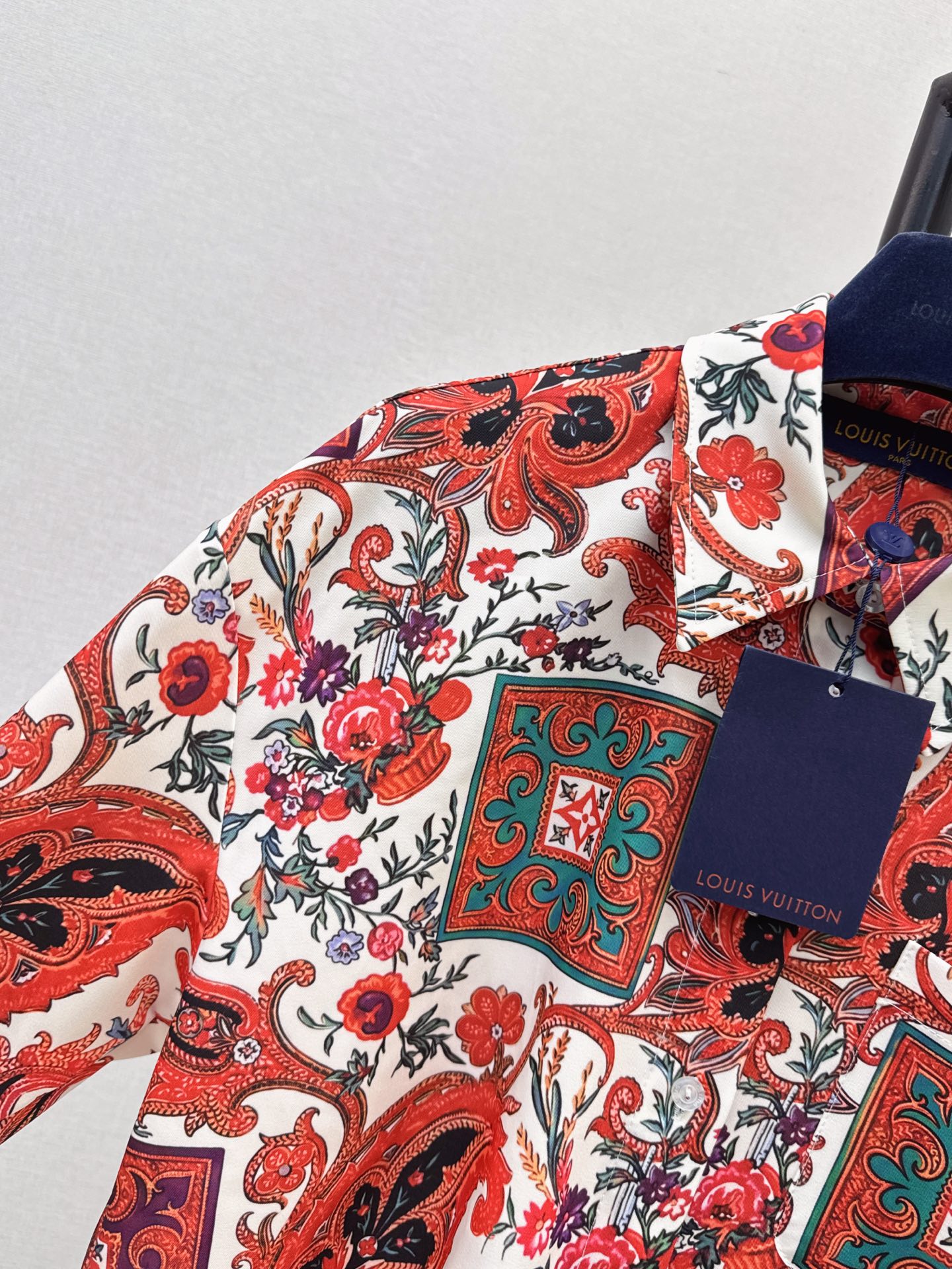 Loui 26fw cropped print shirt