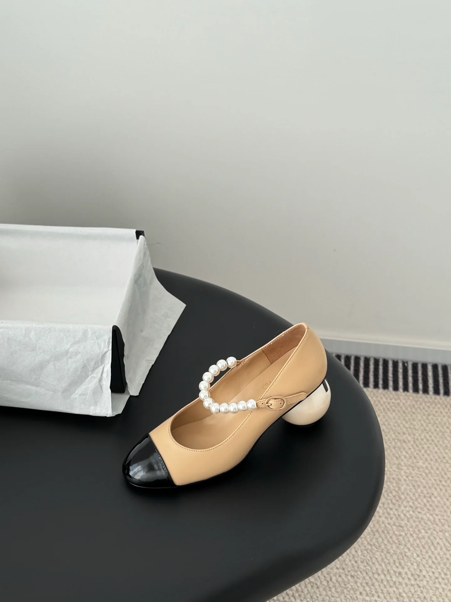 Chan 26ss pearl mary jane flats