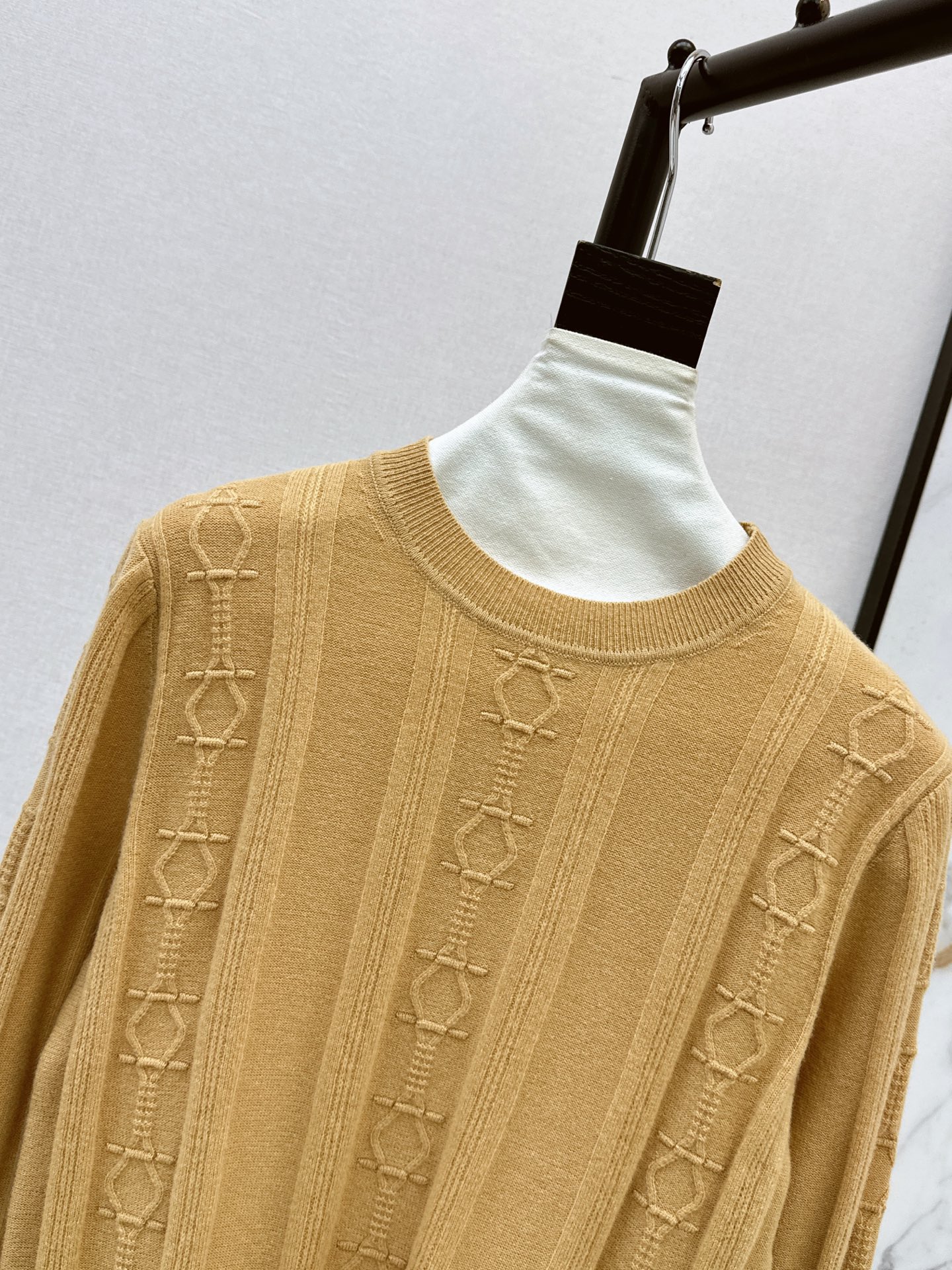 Her 26fw cable sweater