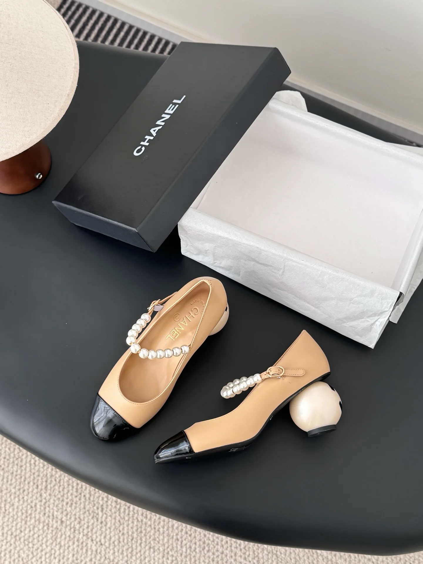 Chan 26ss pearl mary jane flats