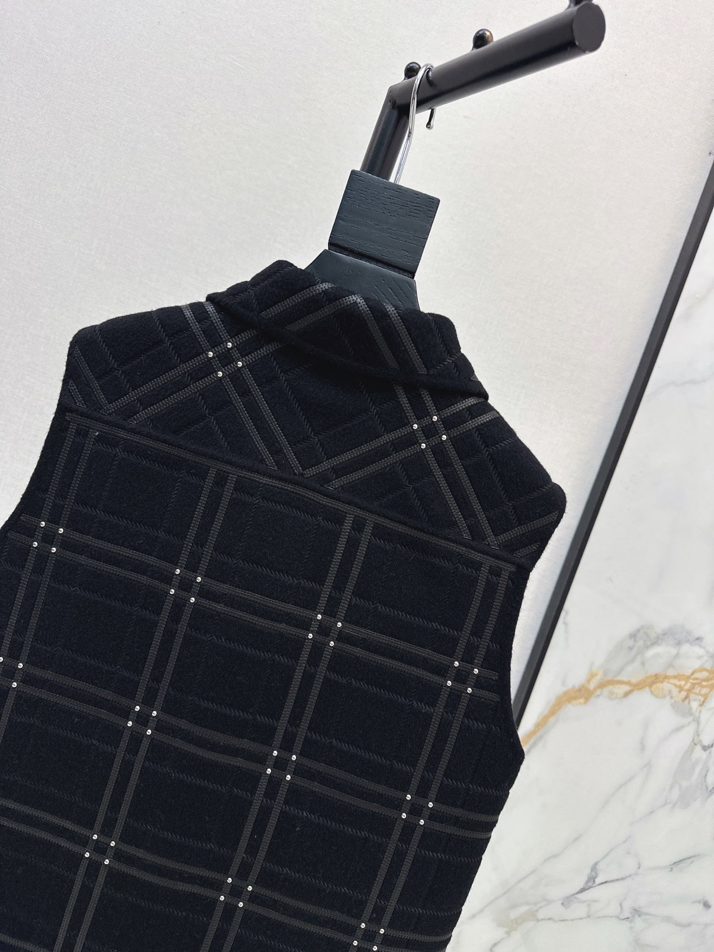 Her 26fw embroidery woole vest