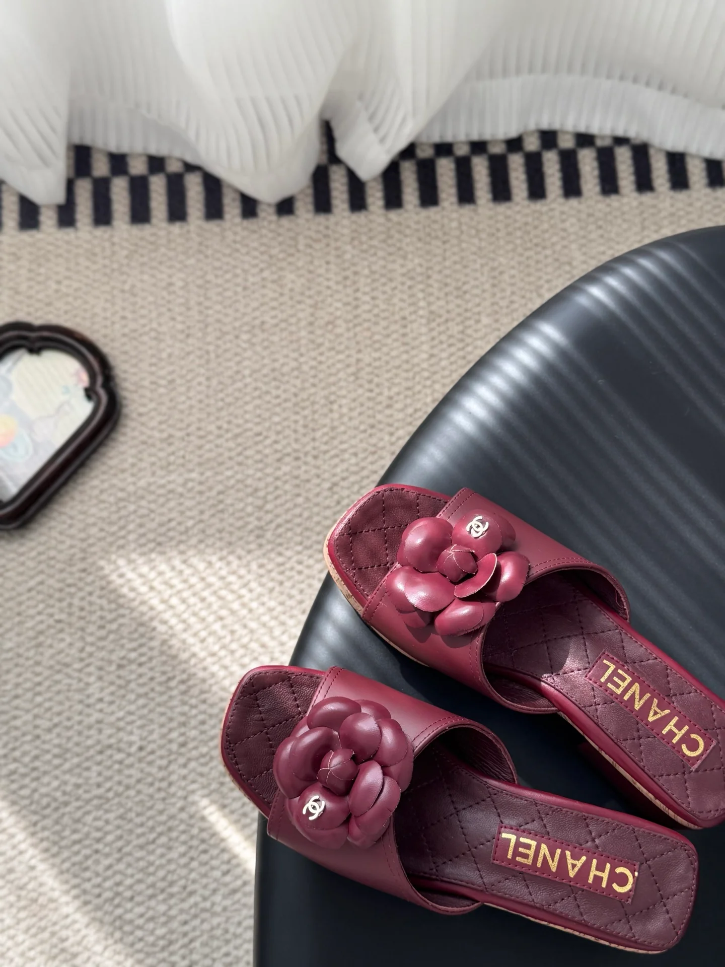 Chan 26ss camellia sides sandals