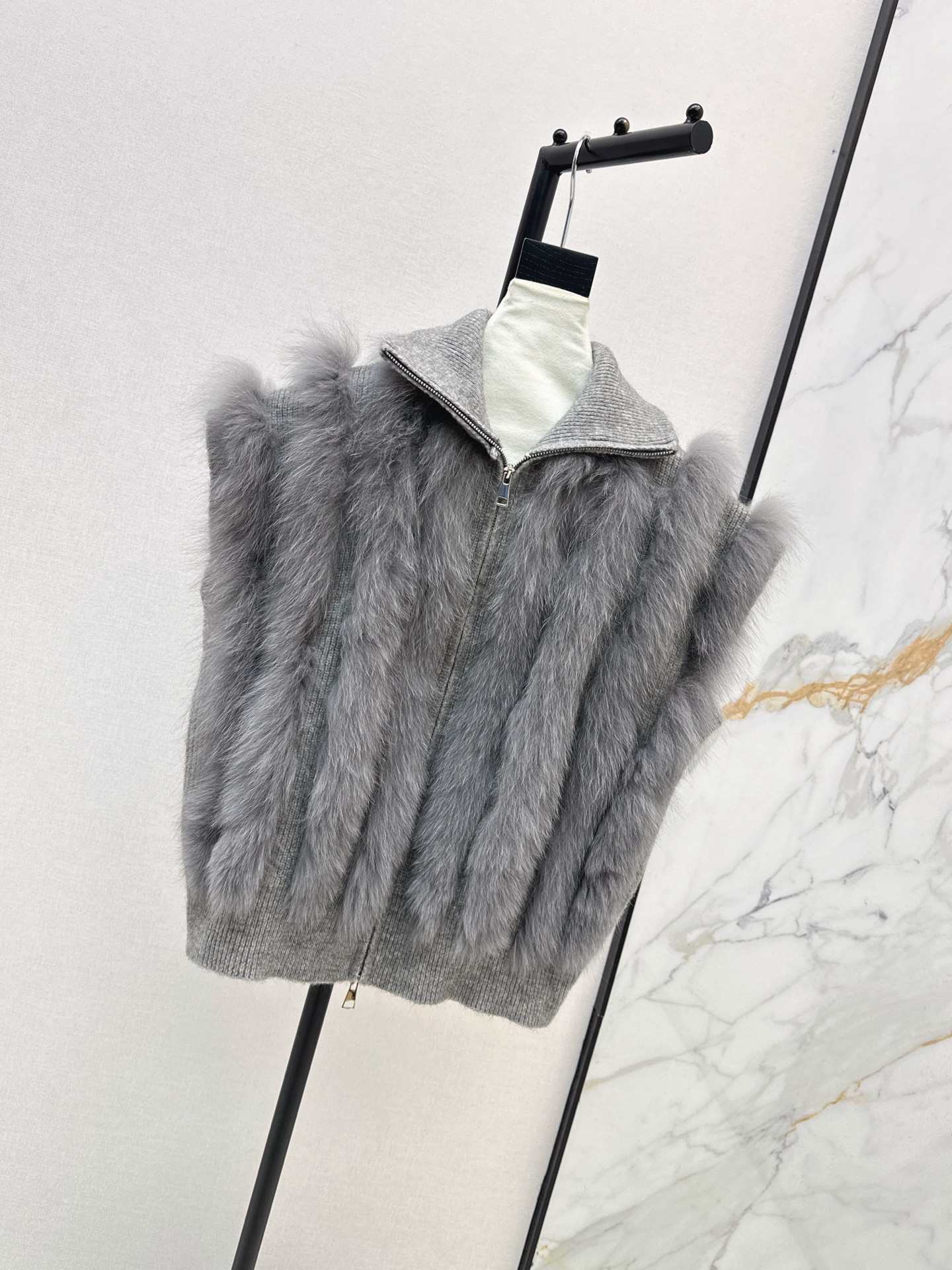Fen 26fw fur-trim knit vest