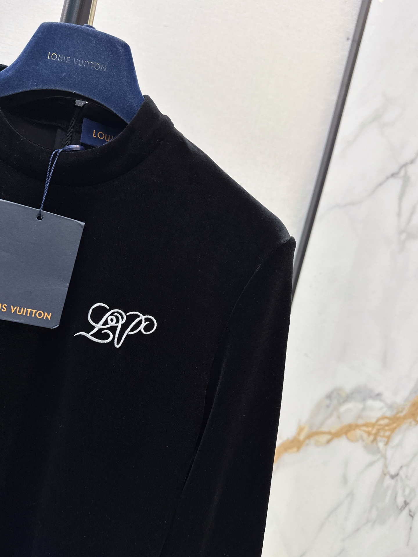 Loui 26fw velvet basic tee
