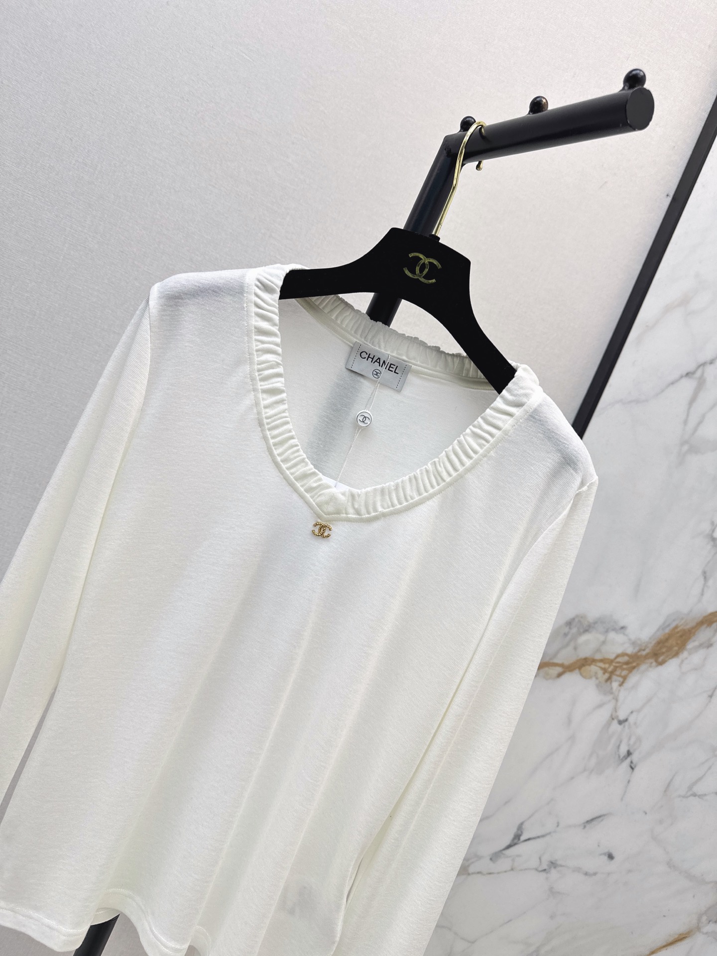 Chan 26fw ruffle basic tee