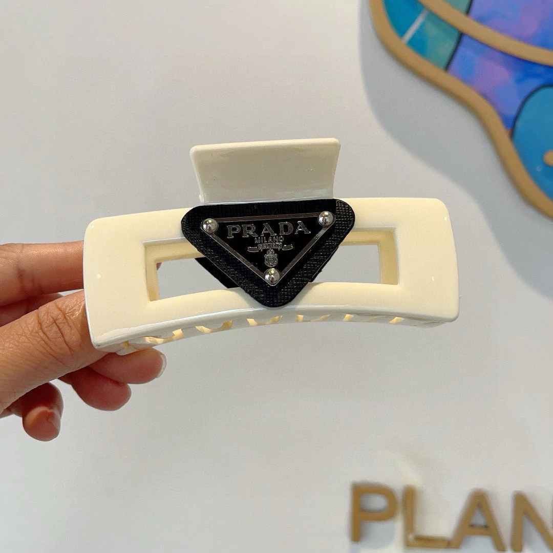 P hair clips