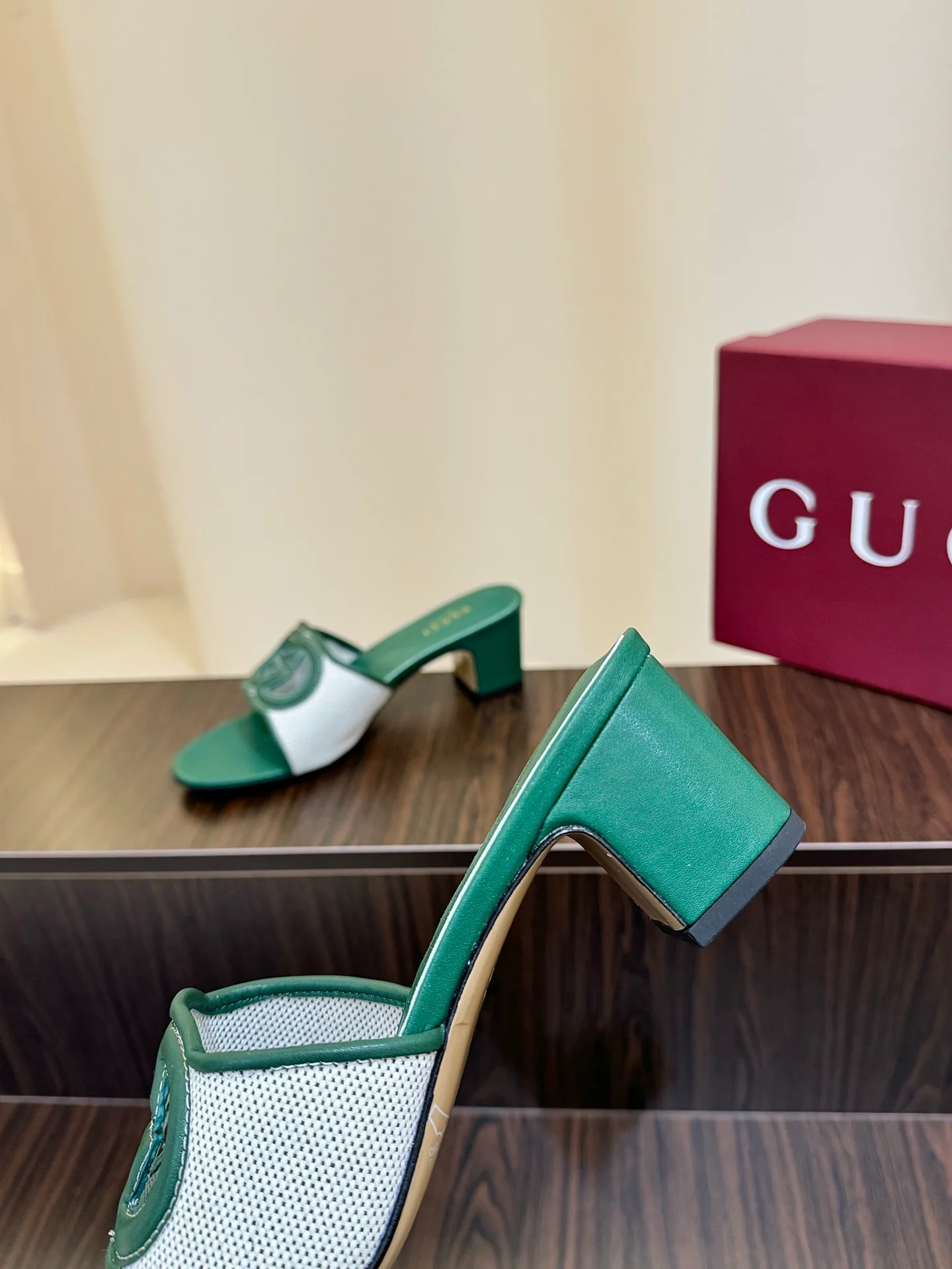 Gucc 25fw slide sandals