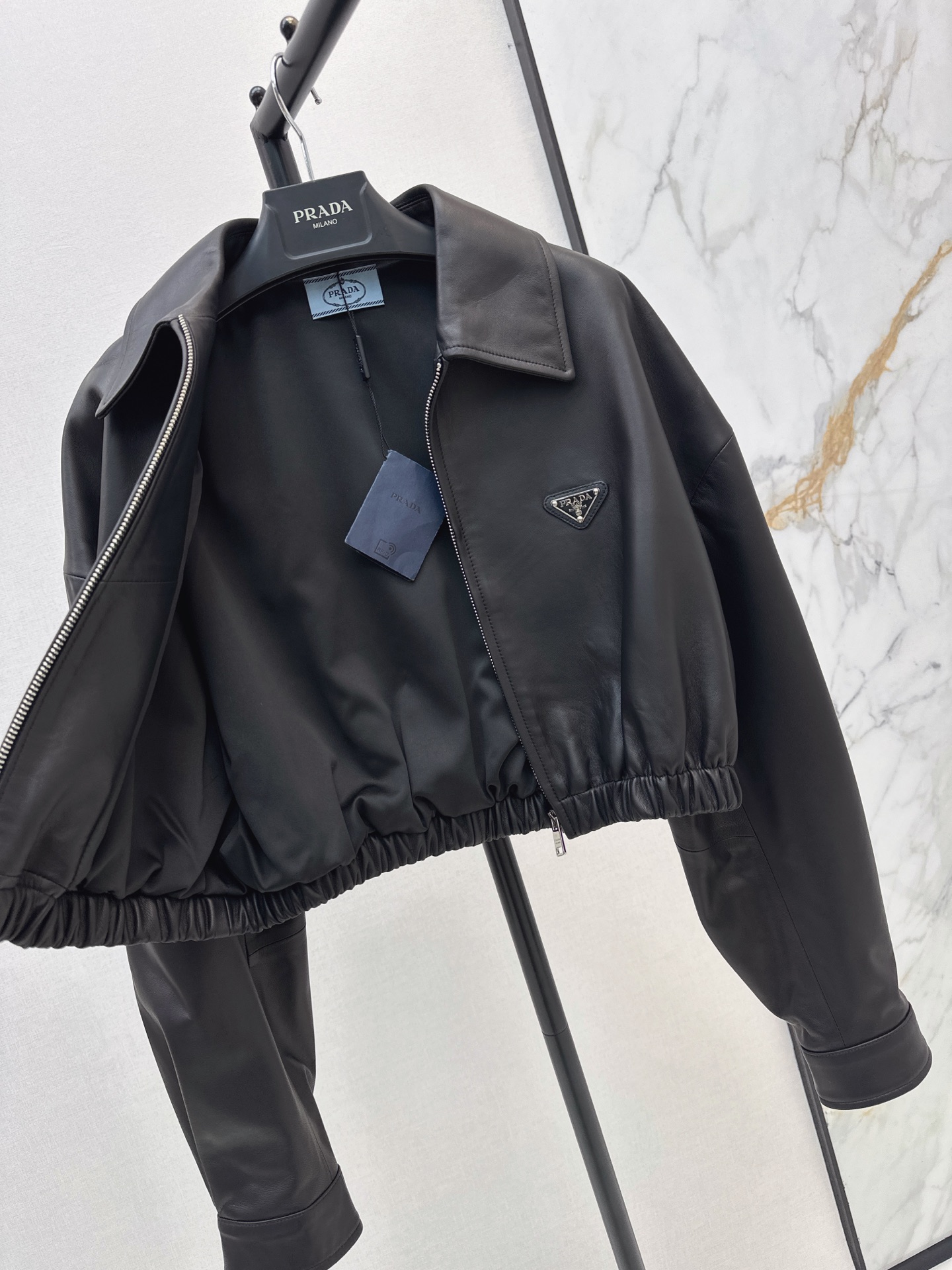 Pra 26fw cropped leather jacket