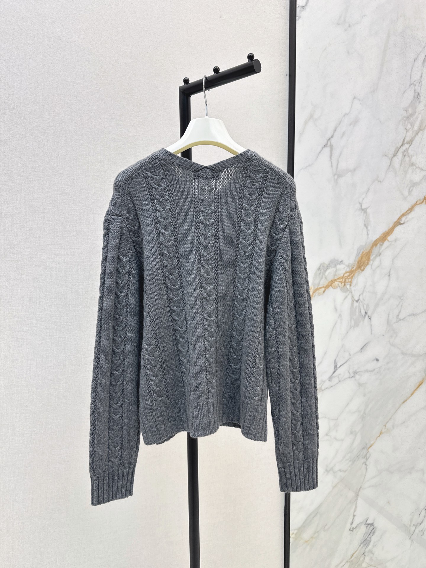 Loe 26fw cashmere sweater