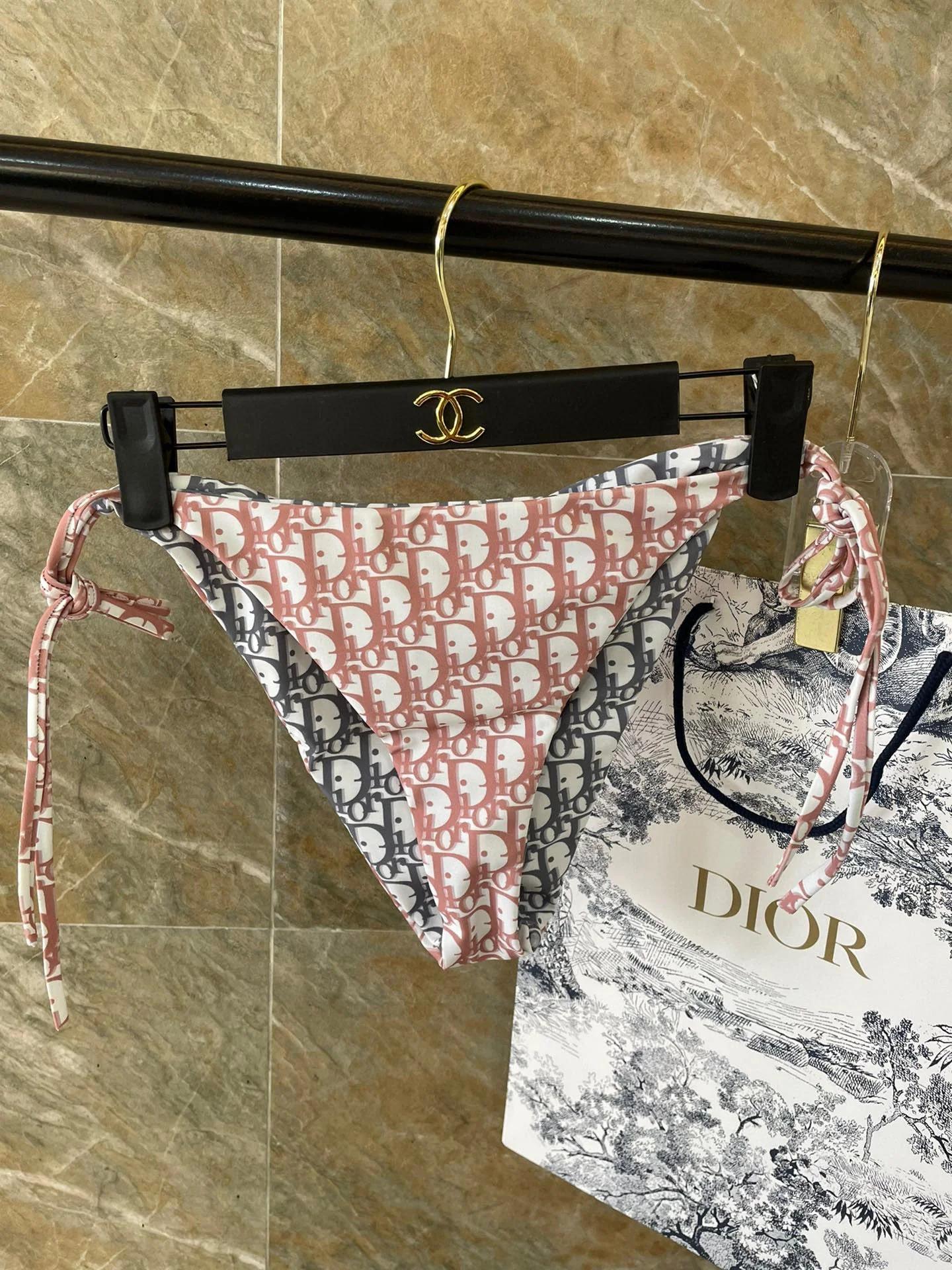 D reversible swimsuit