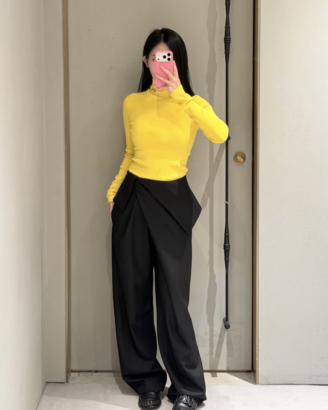 Loe 26fw asymmetric wide-leg pants