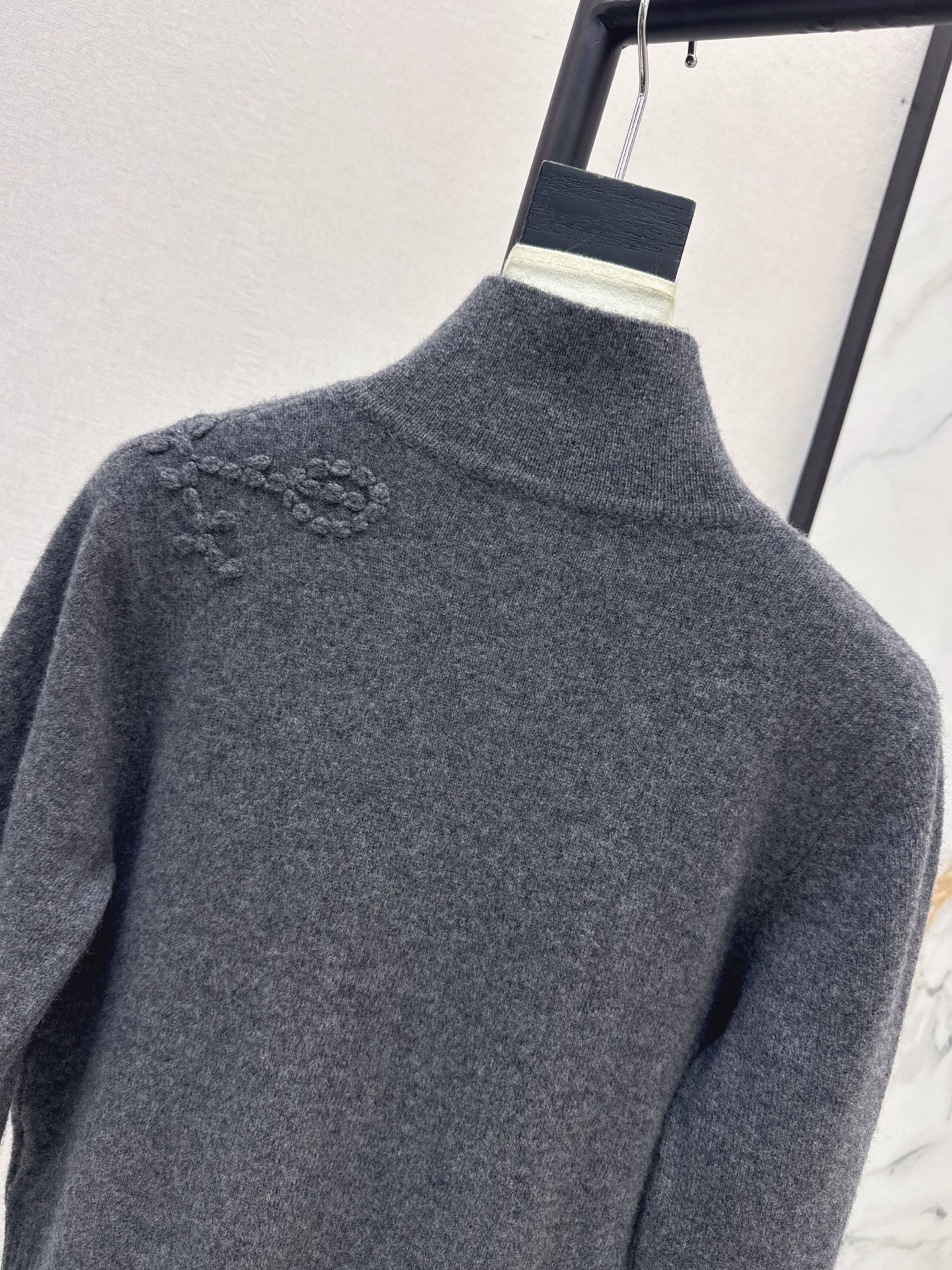 Brun 26fw embroidery zipper cardigan