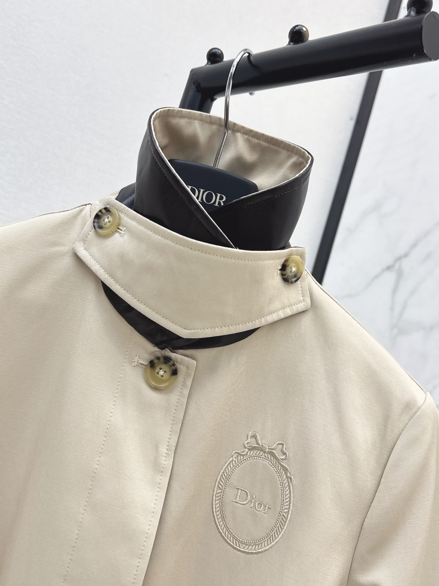 CD 26fw embroidery trench coats