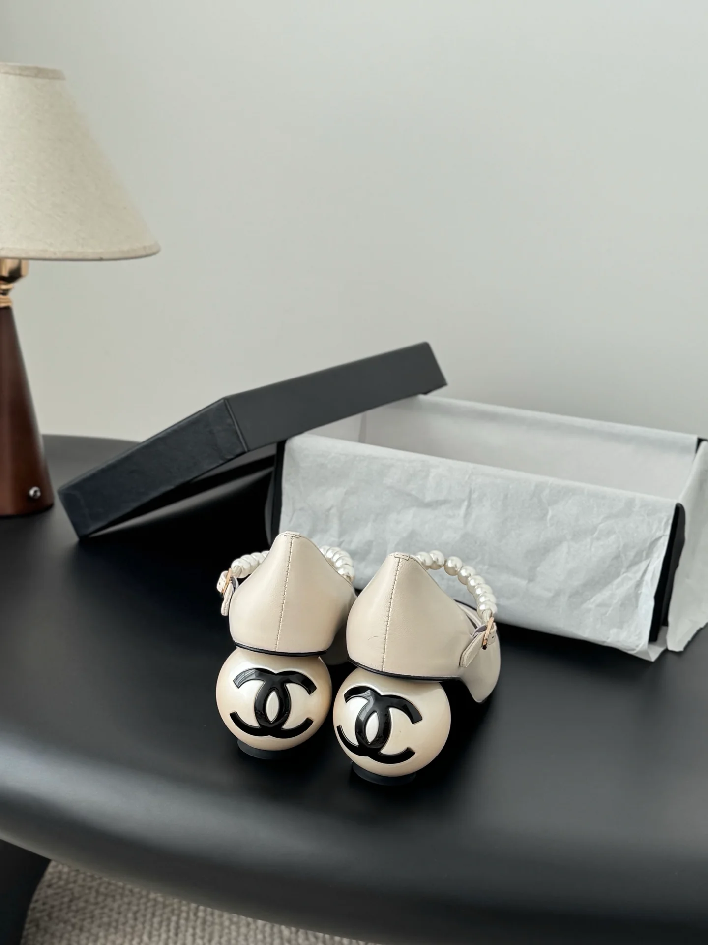 Chan 26ss pearl mary jane flats
