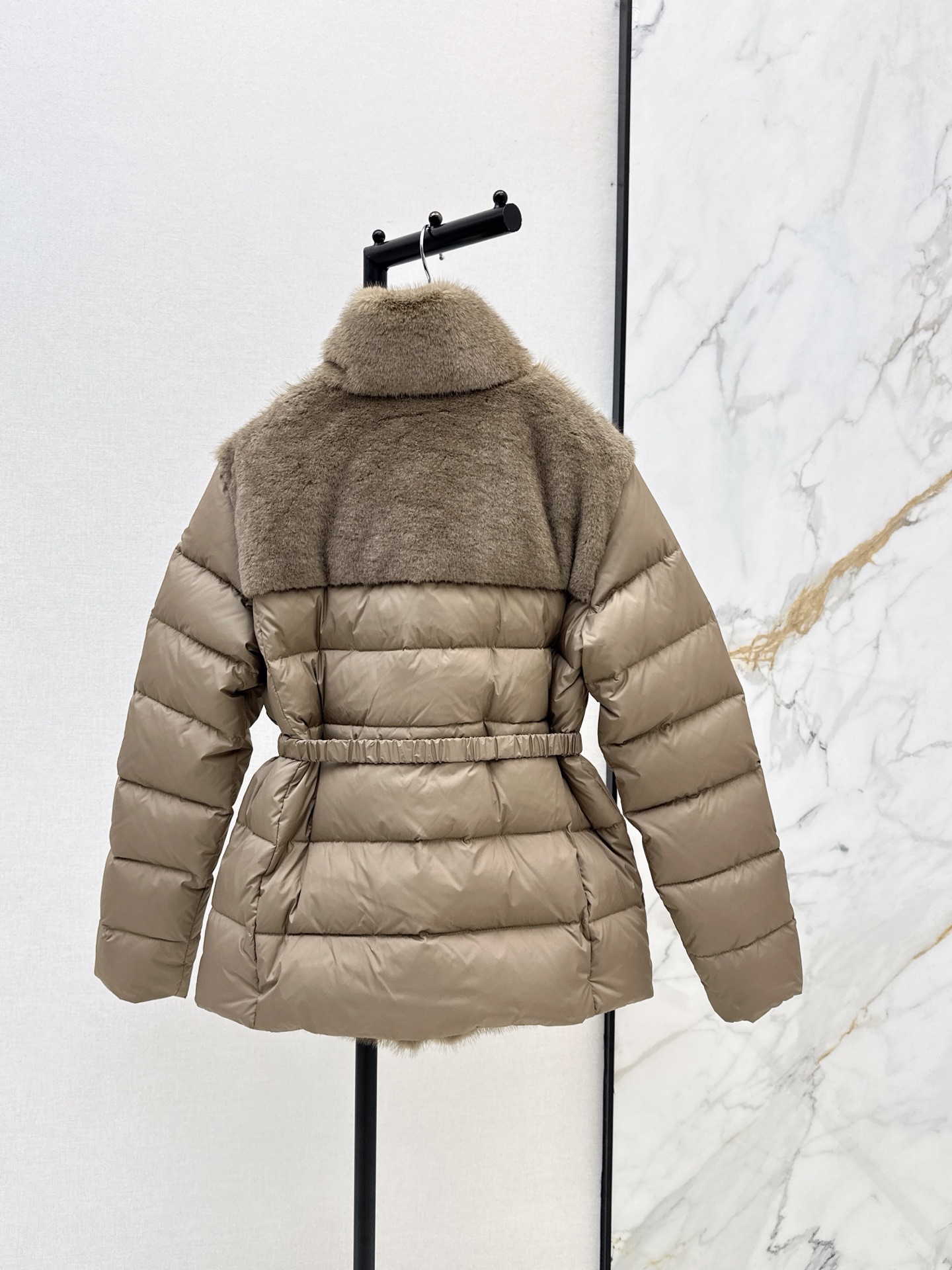 Monc 26fw fur belted down jacket