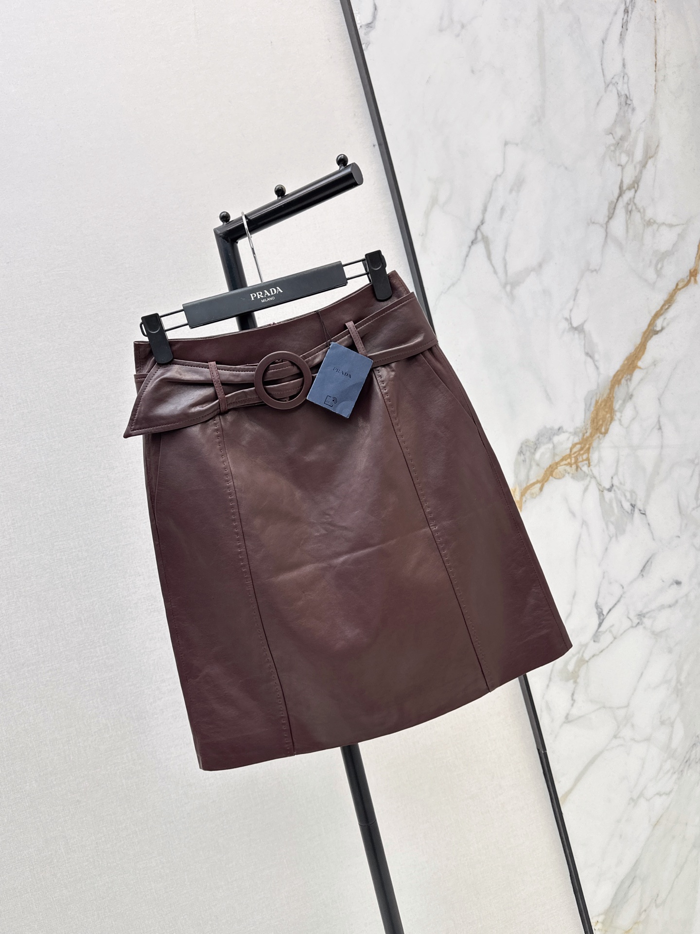 Pra 26fw leather belted skirt