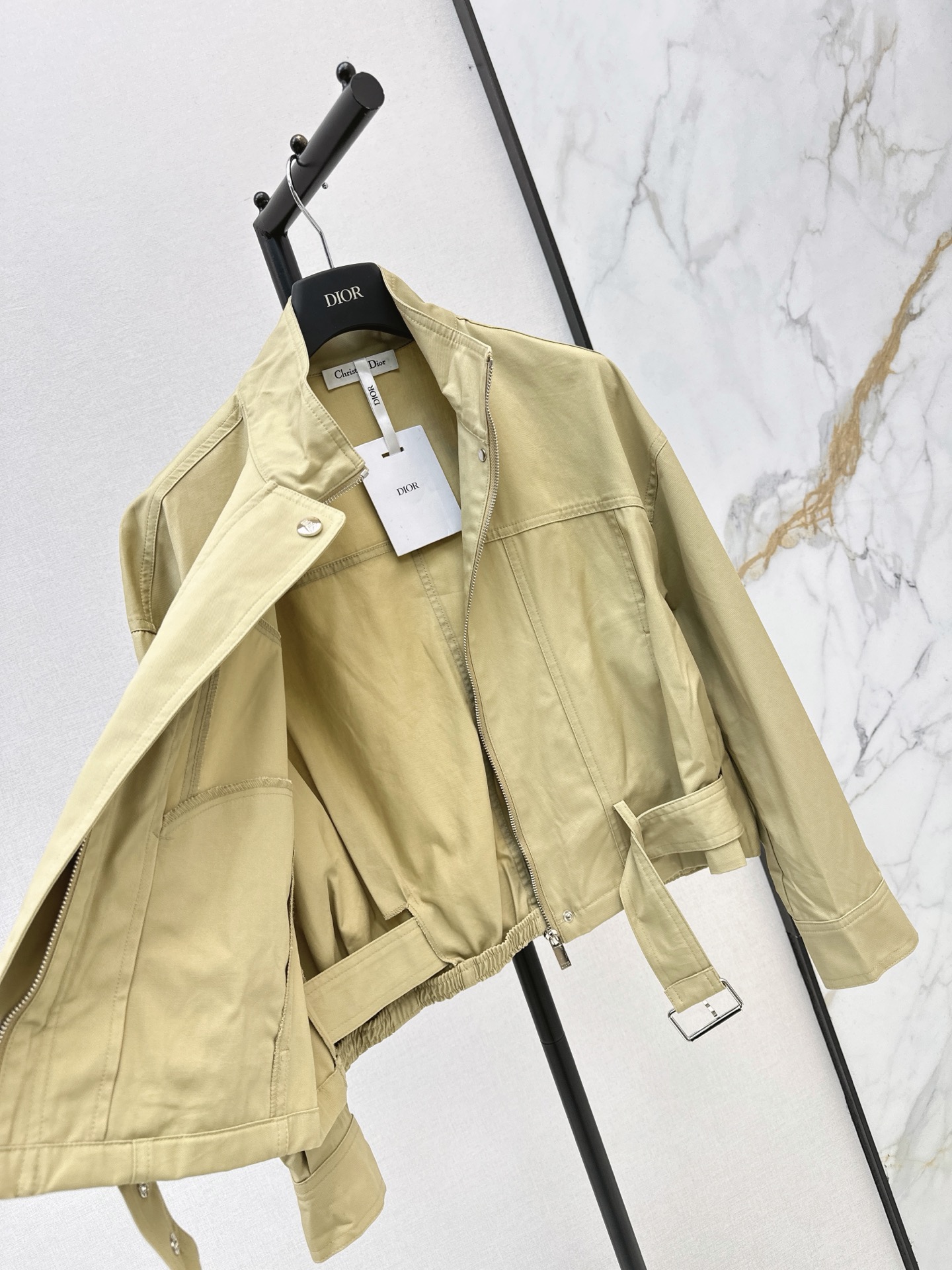 CD 26fw Stand-Collar Belted Cropped Jacket