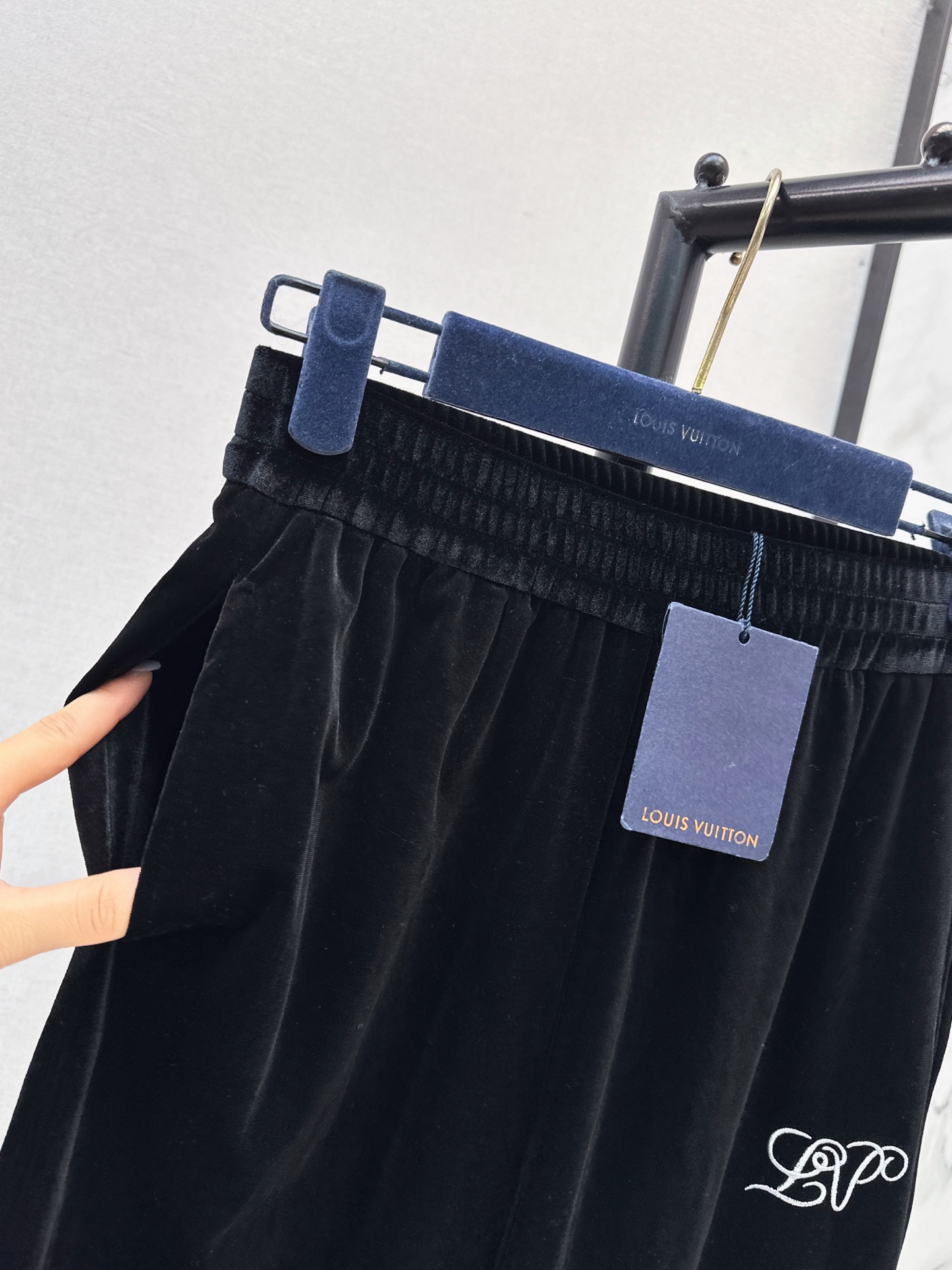 Loui 26fw velvety straight pants