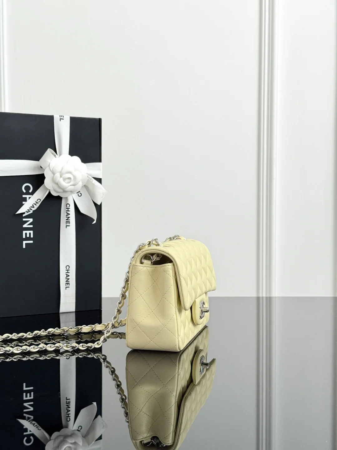 Chan cf20 chain shoulder bag