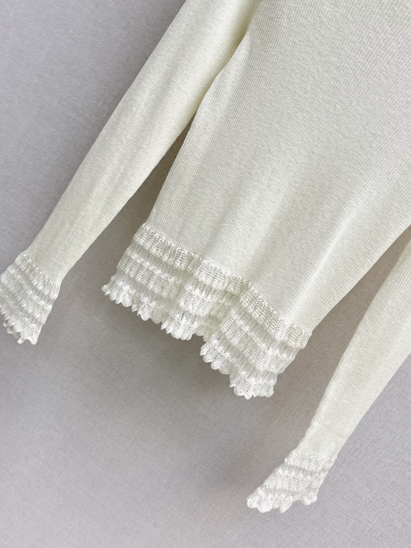 ES 26fw ruffle basic tee