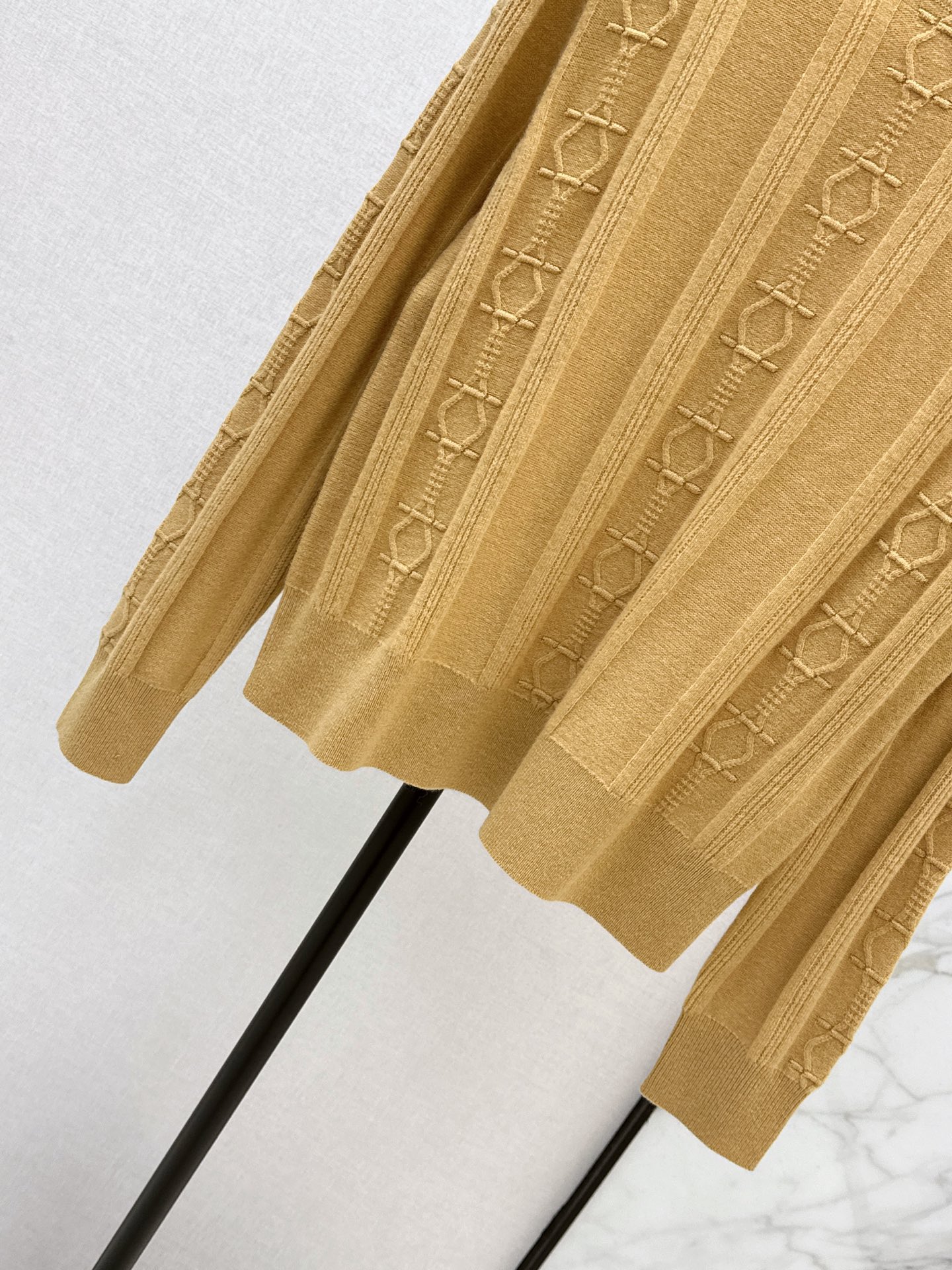 Her 26fw cable sweater