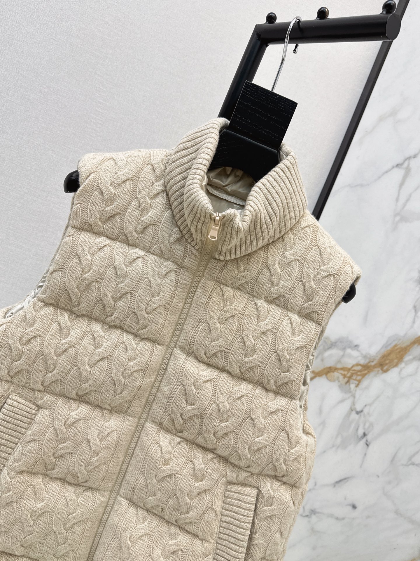 Brun 26fw knit contract down vest