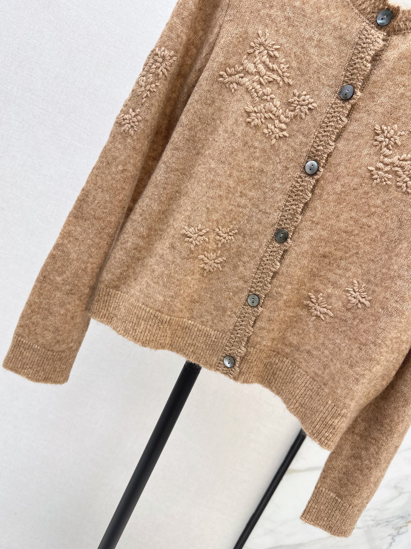 ES 26fw embroidery knit cardigan