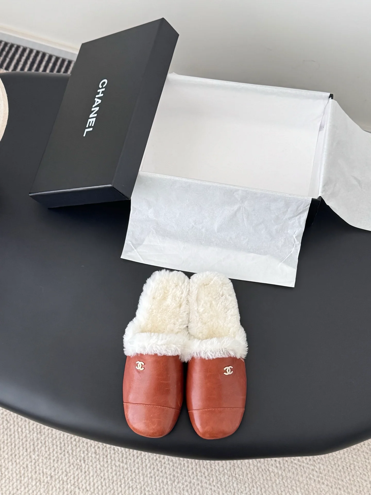 Chan 25fw fluffy slippers